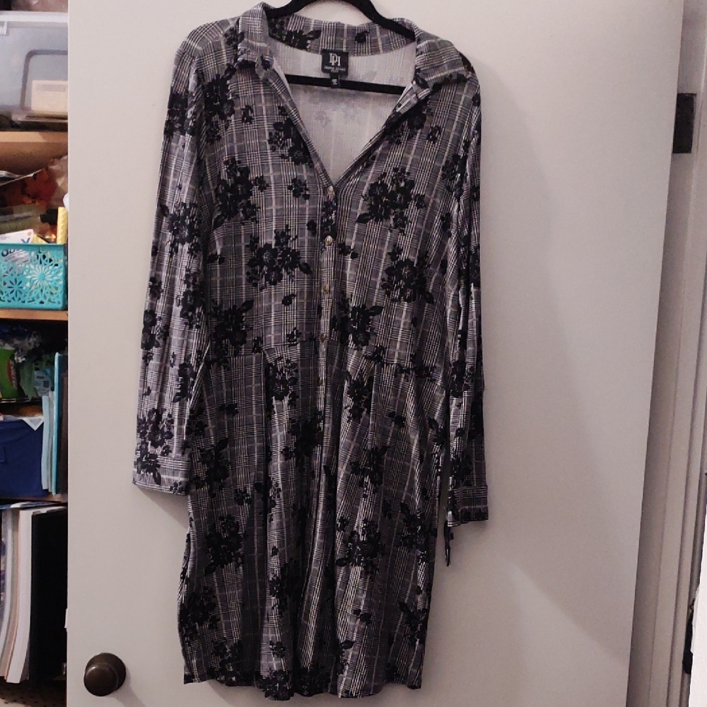 Derek Heart Black and Gray Floral Midi Dress